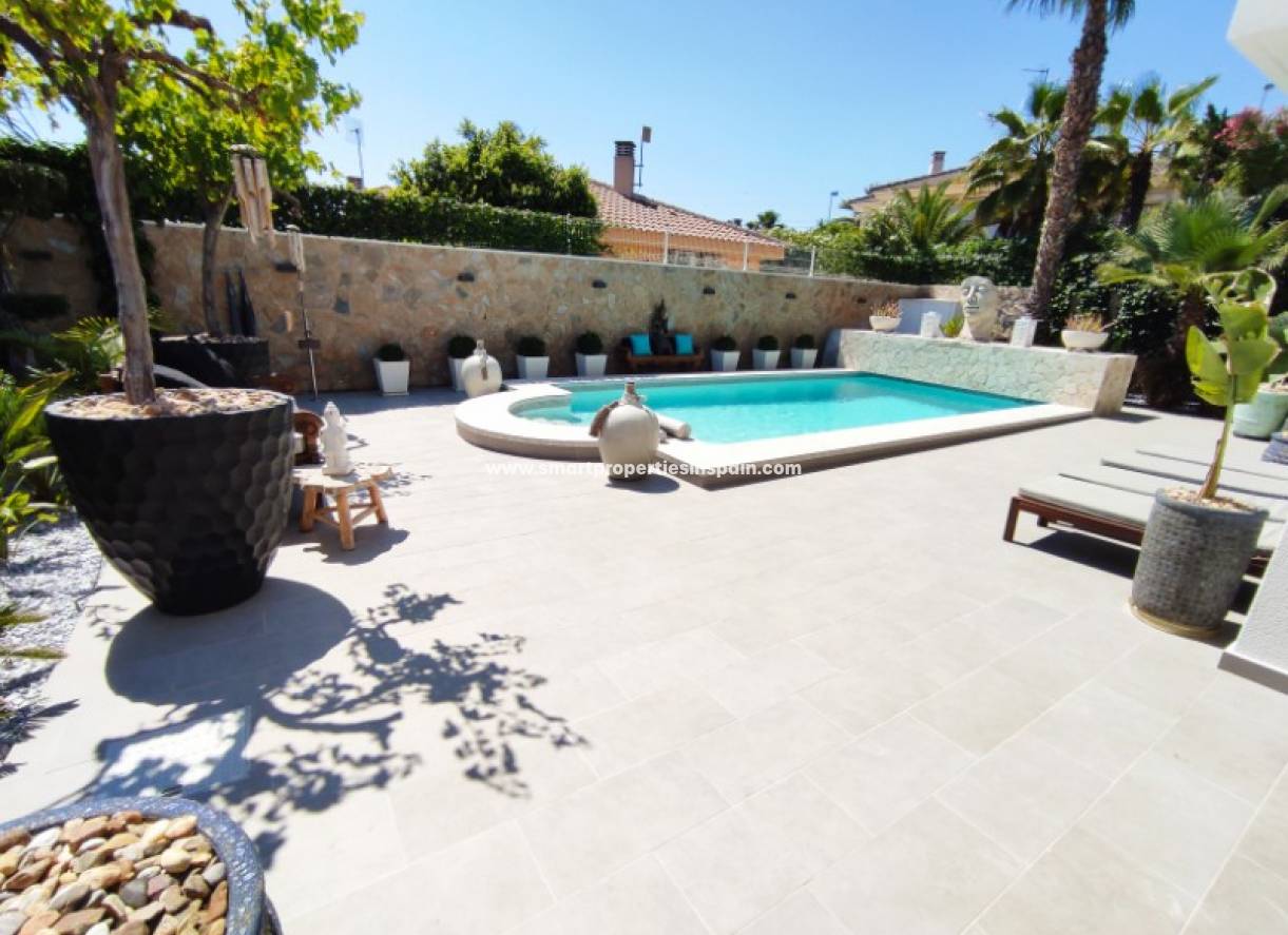 Wederverkoop - Detached Villa - La Marina - Urbanización La Marina
