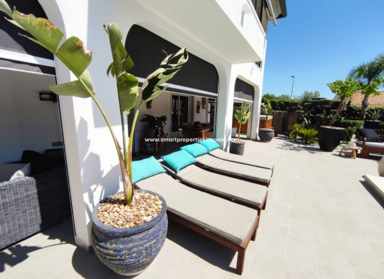 Wederverkoop - Detached Villa - La Marina - Urbanización La Marina