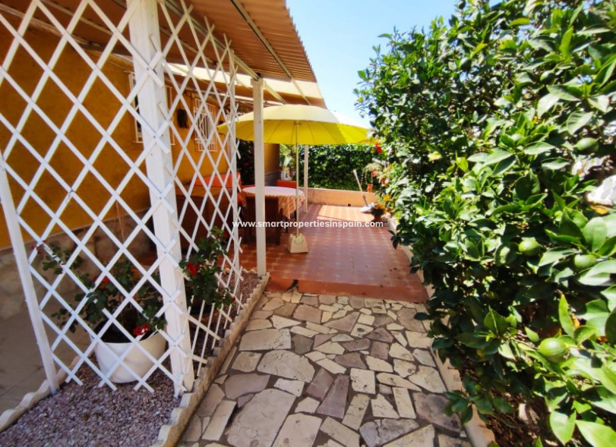 Wederverkoop - Detached Villa - La Marina - Urbanización La Marina