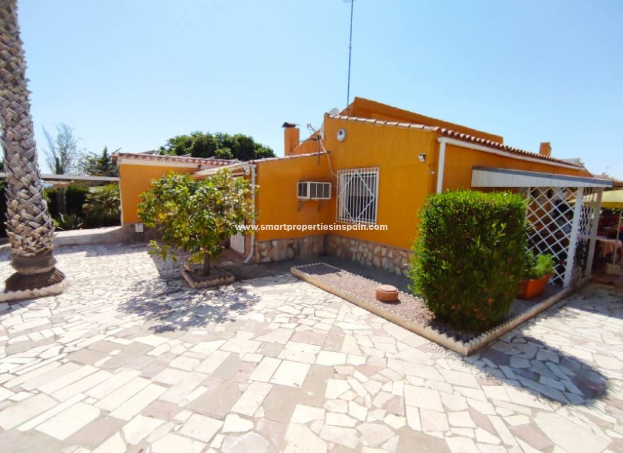 Wederverkoop - Detached Villa - La Marina - Urbanización La Marina