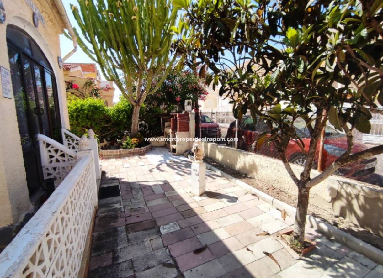 Wederverkoop - Detached Villa - La Marina - Urbanización La Marina
