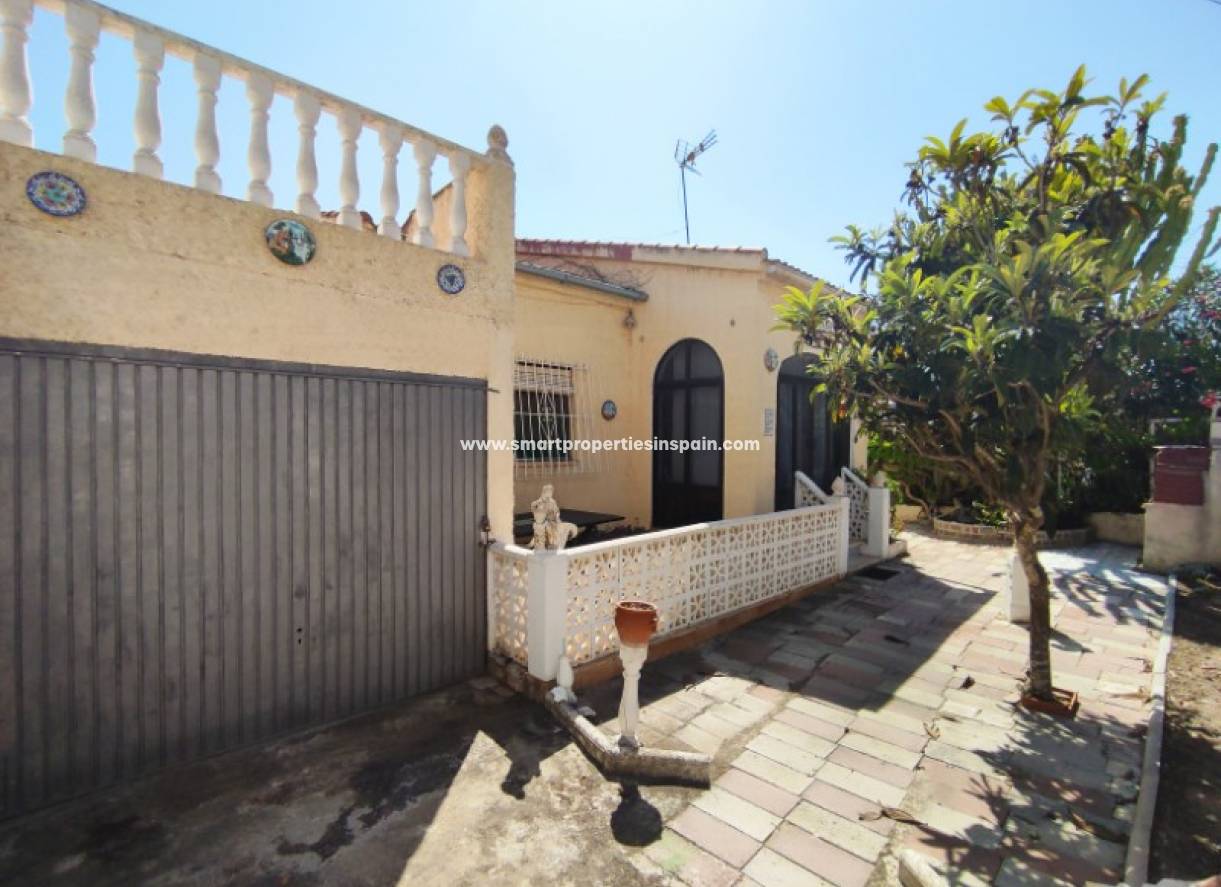 Wederverkoop - Detached Villa - La Marina - Urbanización La Marina