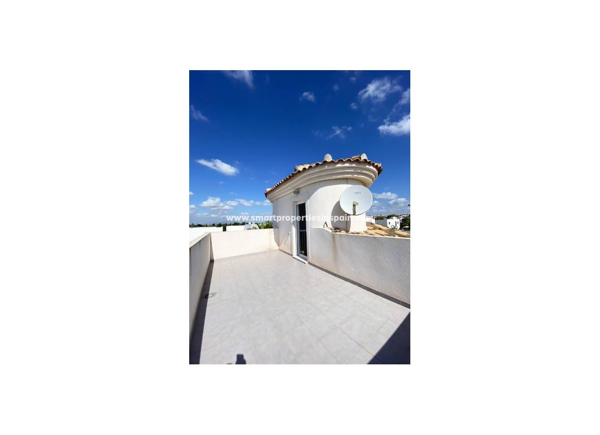 Wederverkoop - Detached Villa - La Marina - Urbanización La Marina
