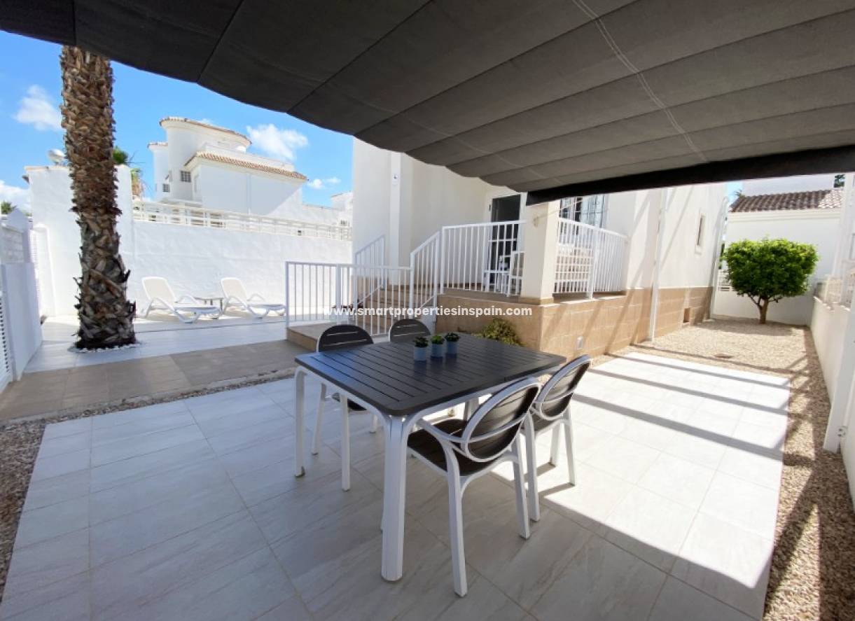 Wederverkoop - Detached Villa - La Marina - Urbanización La Marina