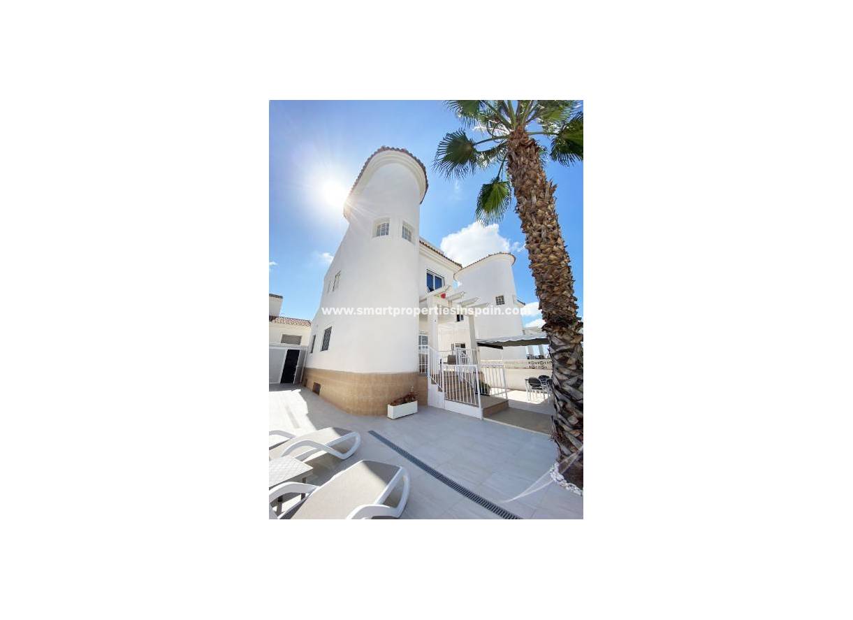 Wederverkoop - Detached Villa - La Marina - Urbanización La Marina