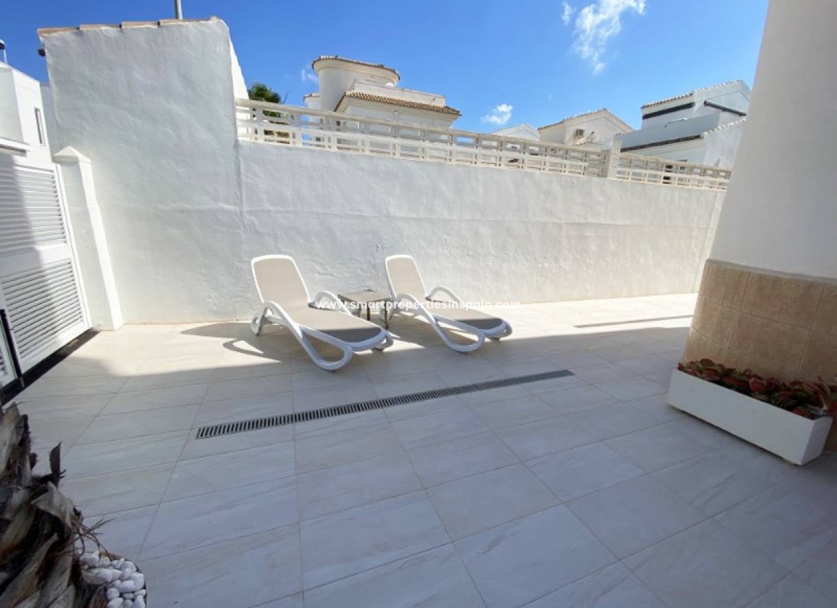 Wederverkoop - Detached Villa - La Marina - Urbanización La Marina