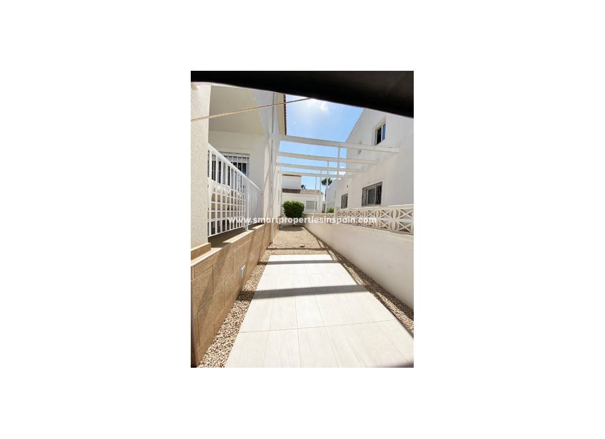Wederverkoop - Detached Villa - La Marina - Urbanización La Marina