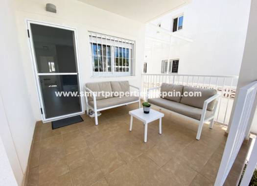 Wederverkoop - Detached Villa - La Marina - Urbanización La Marina