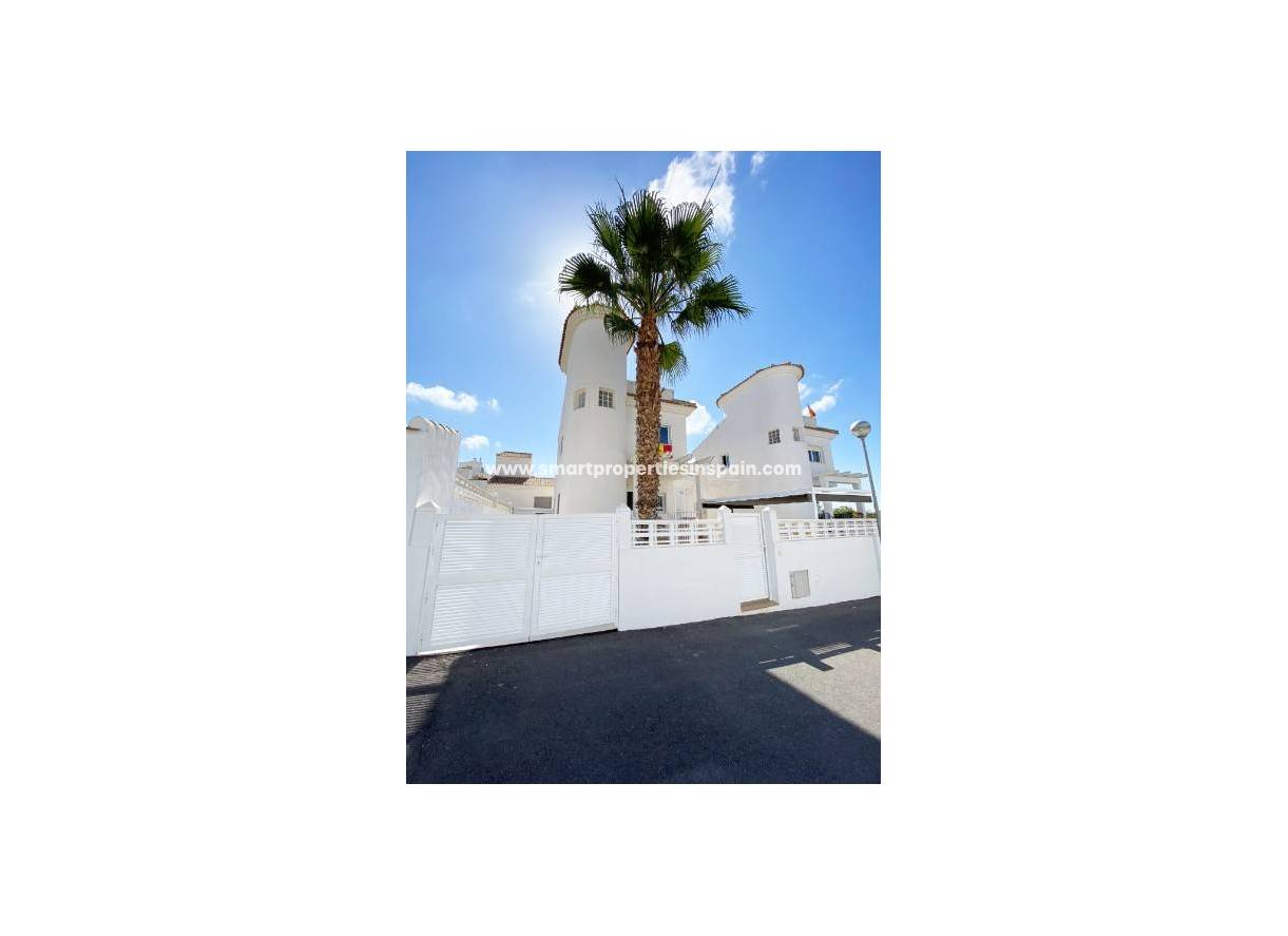 Wederverkoop - Detached Villa - La Marina - Urbanización La Marina