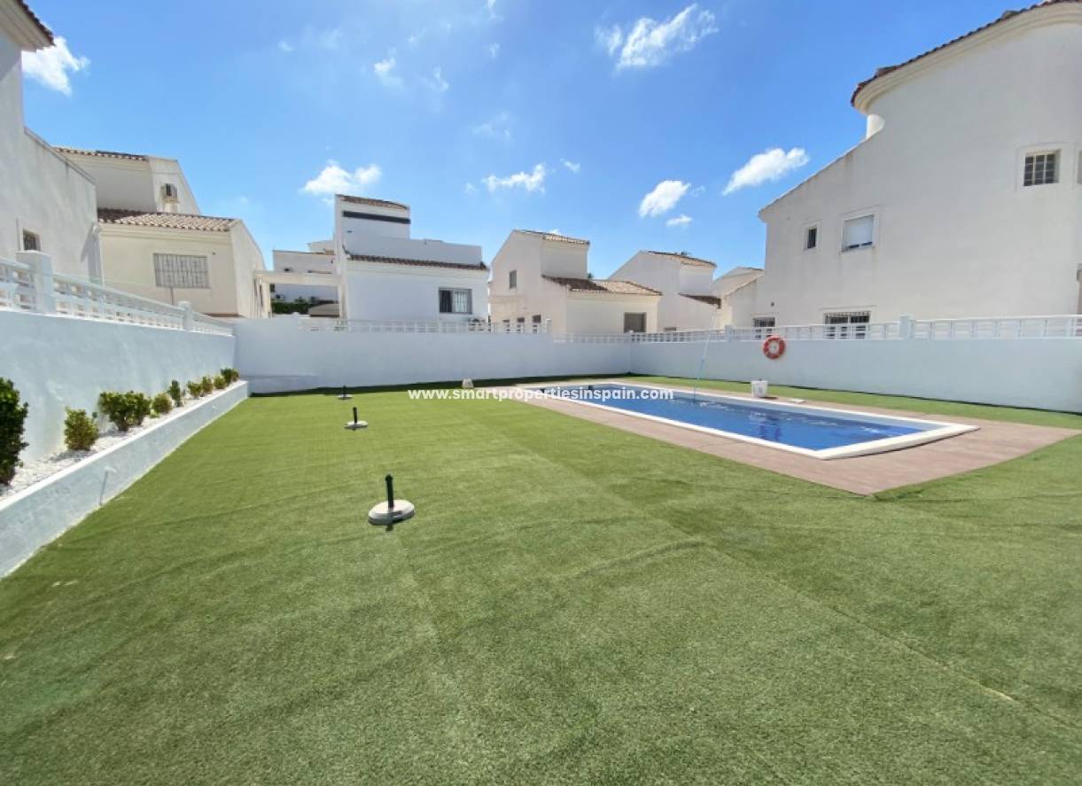 Wederverkoop - Detached Villa - La Marina - Urbanización La Marina