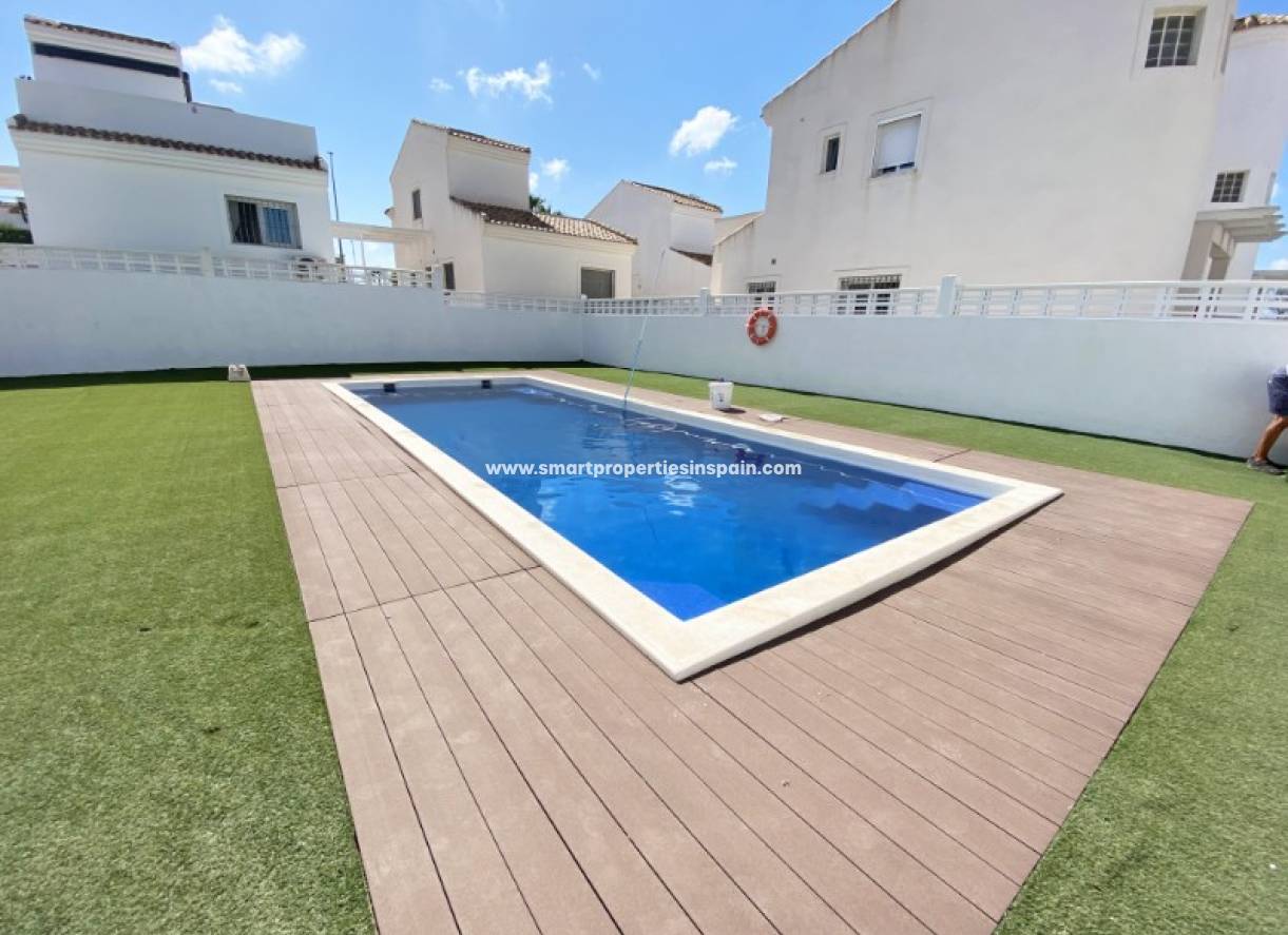 Wederverkoop - Detached Villa - La Marina - Urbanización La Marina