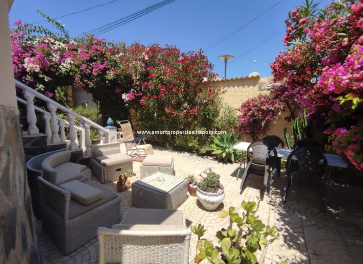 Wederverkoop - Detached Villa - La Marina - Urbanización La Marina