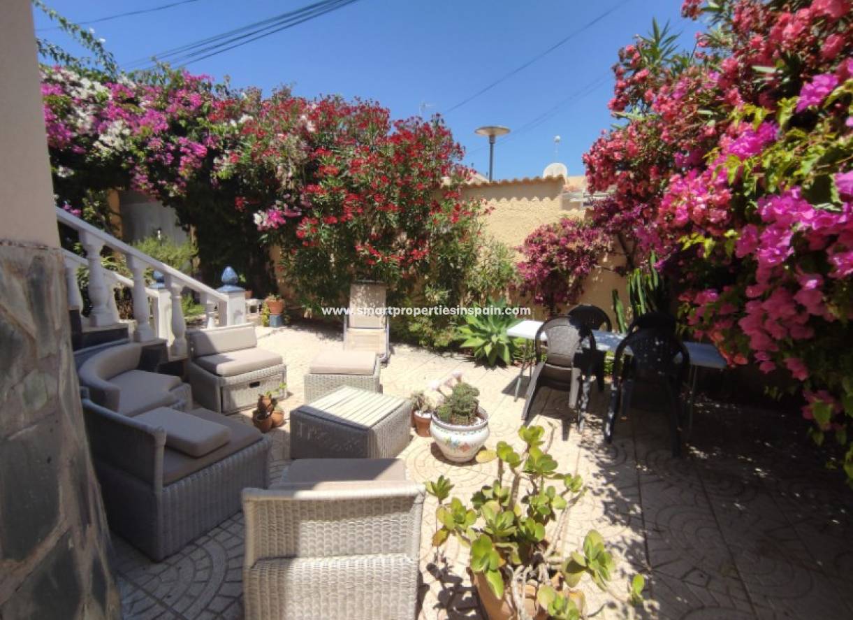 Wederverkoop - Detached Villa - La Marina - Urbanización La Marina