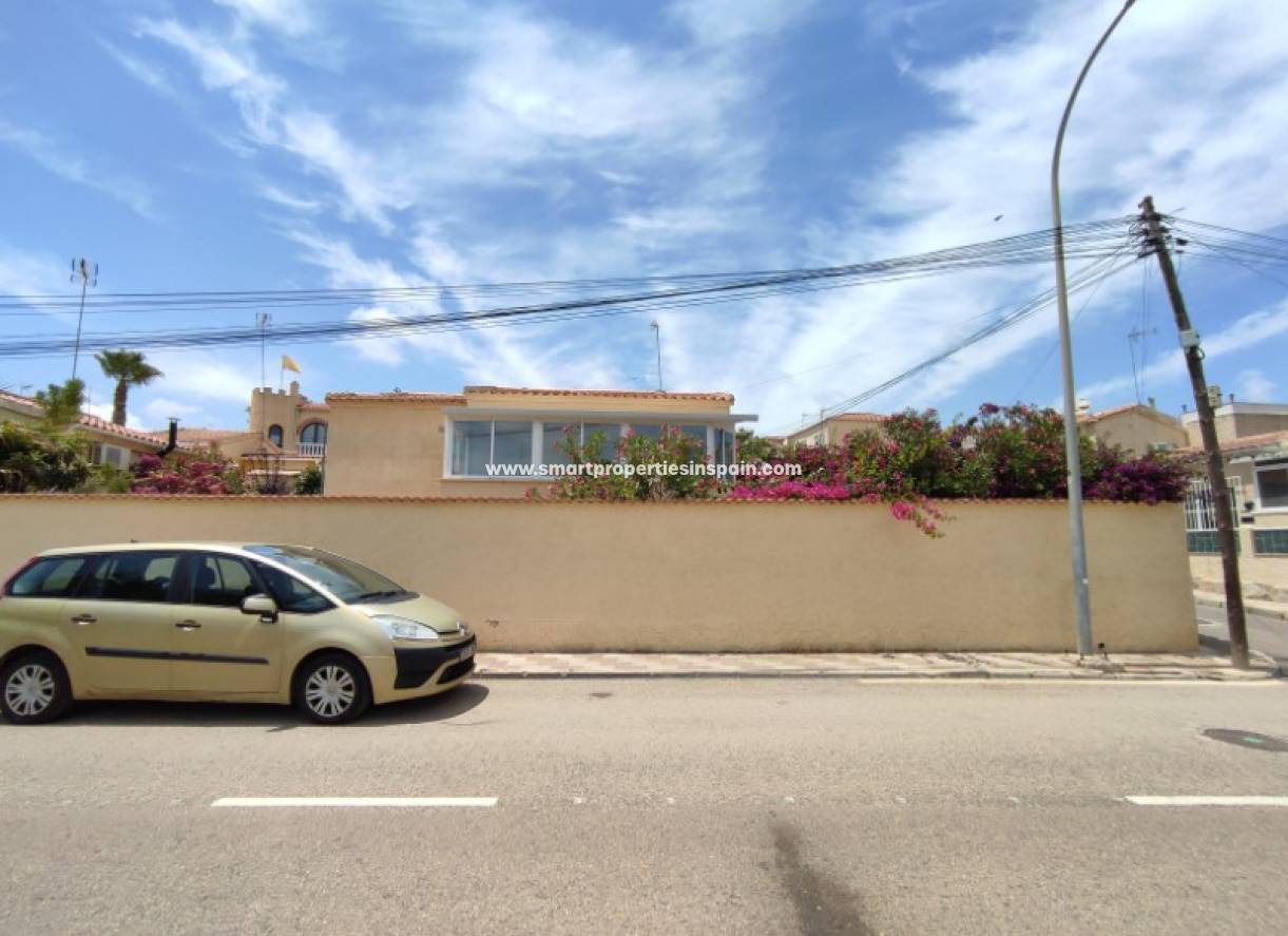Wederverkoop - Detached Villa - La Marina - Urbanización La Marina