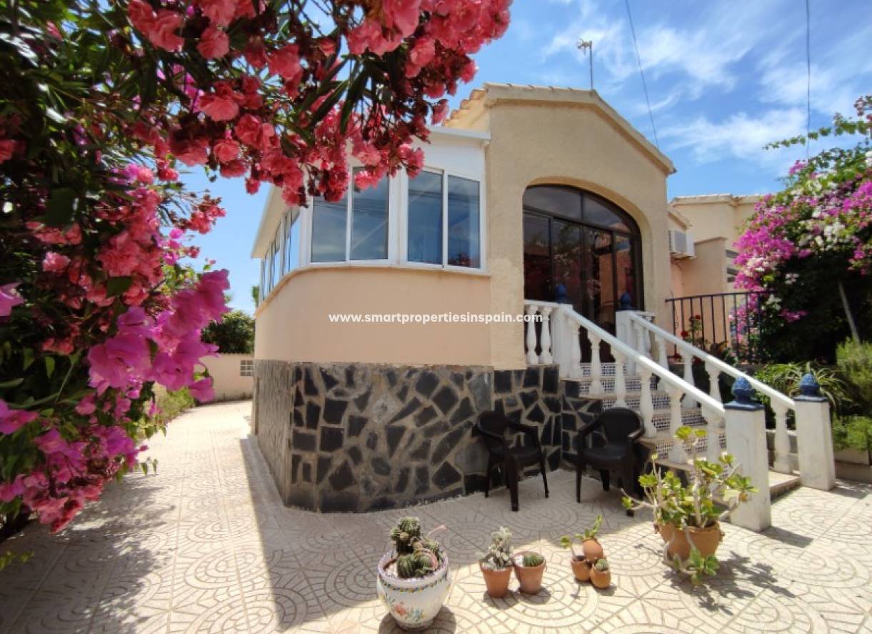 Wederverkoop - Detached Villa - La Marina - Urbanización La Marina