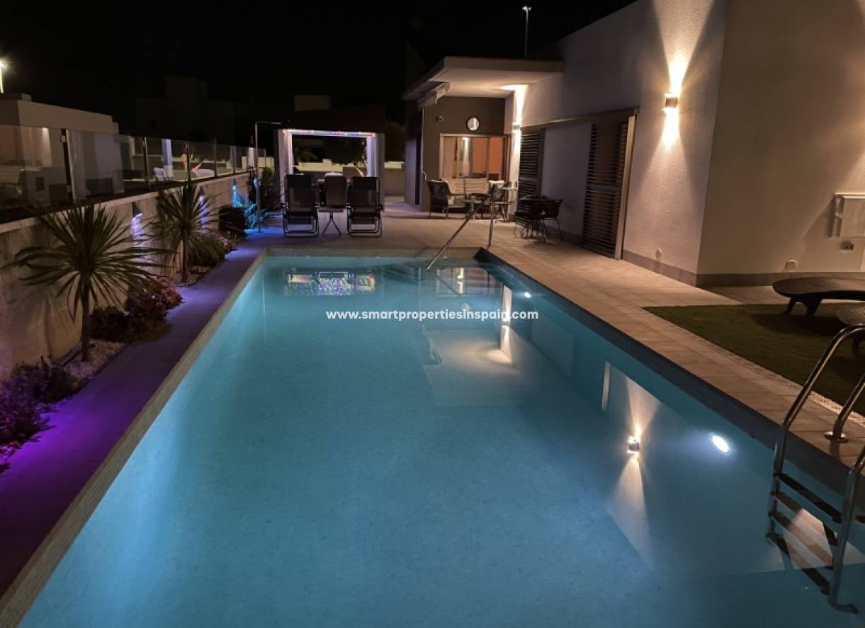 Wederverkoop - Detached Villa - La Marina - Urbanización La Marina