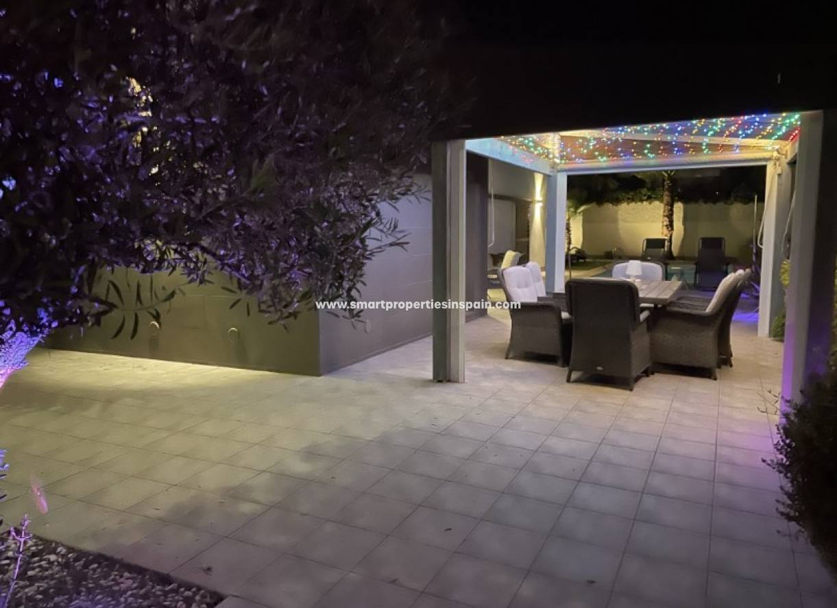 Wederverkoop - Detached Villa - La Marina - Urbanización La Marina
