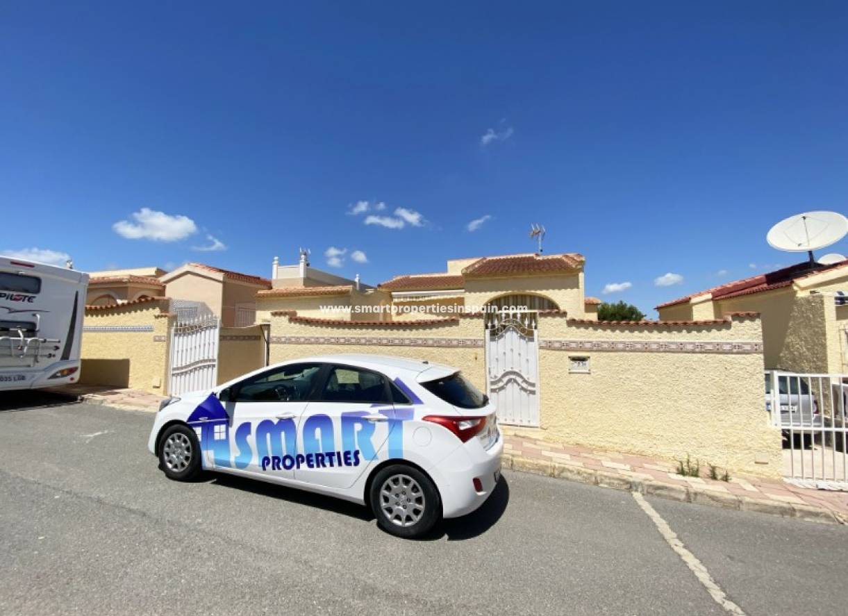 Wederverkoop - Detached Villa - La Marina - Urbanización La Marina
