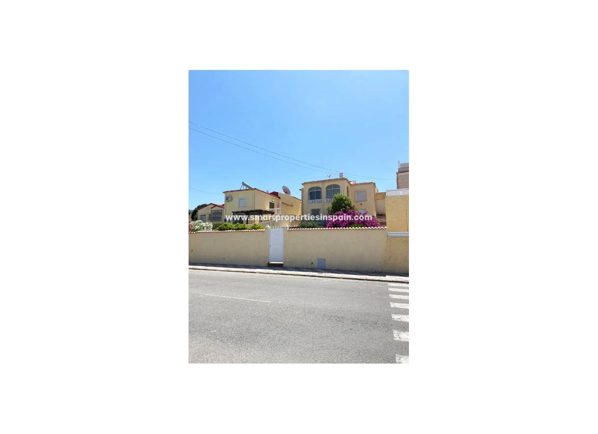 Wederverkoop - Detached Villa - La Marina - Urbanización La Marina