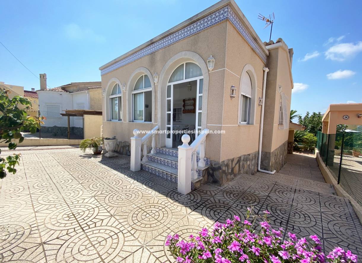 Wederverkoop - Detached Villa - La Marina - Urbanización La Marina