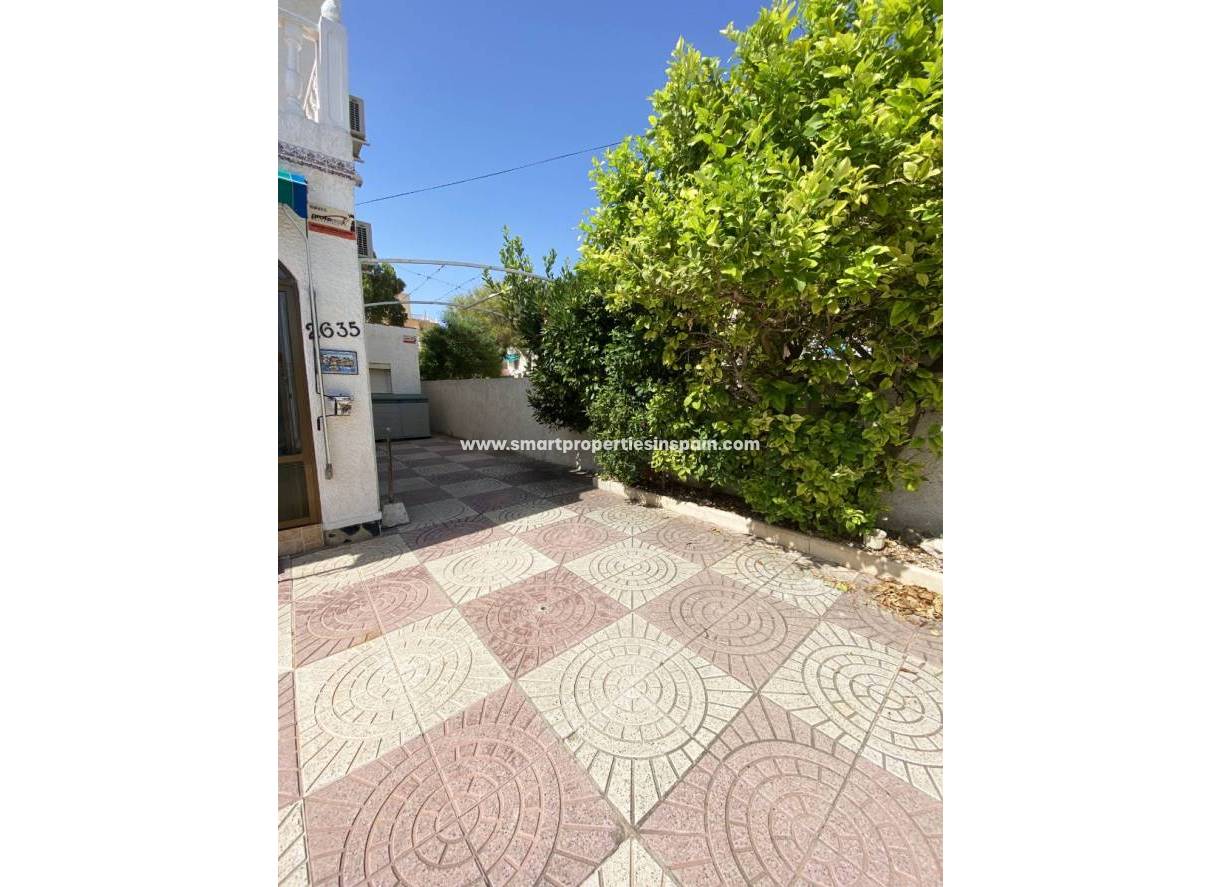 Wederverkoop - Detached Villa - La Marina - Urbanización La Marina