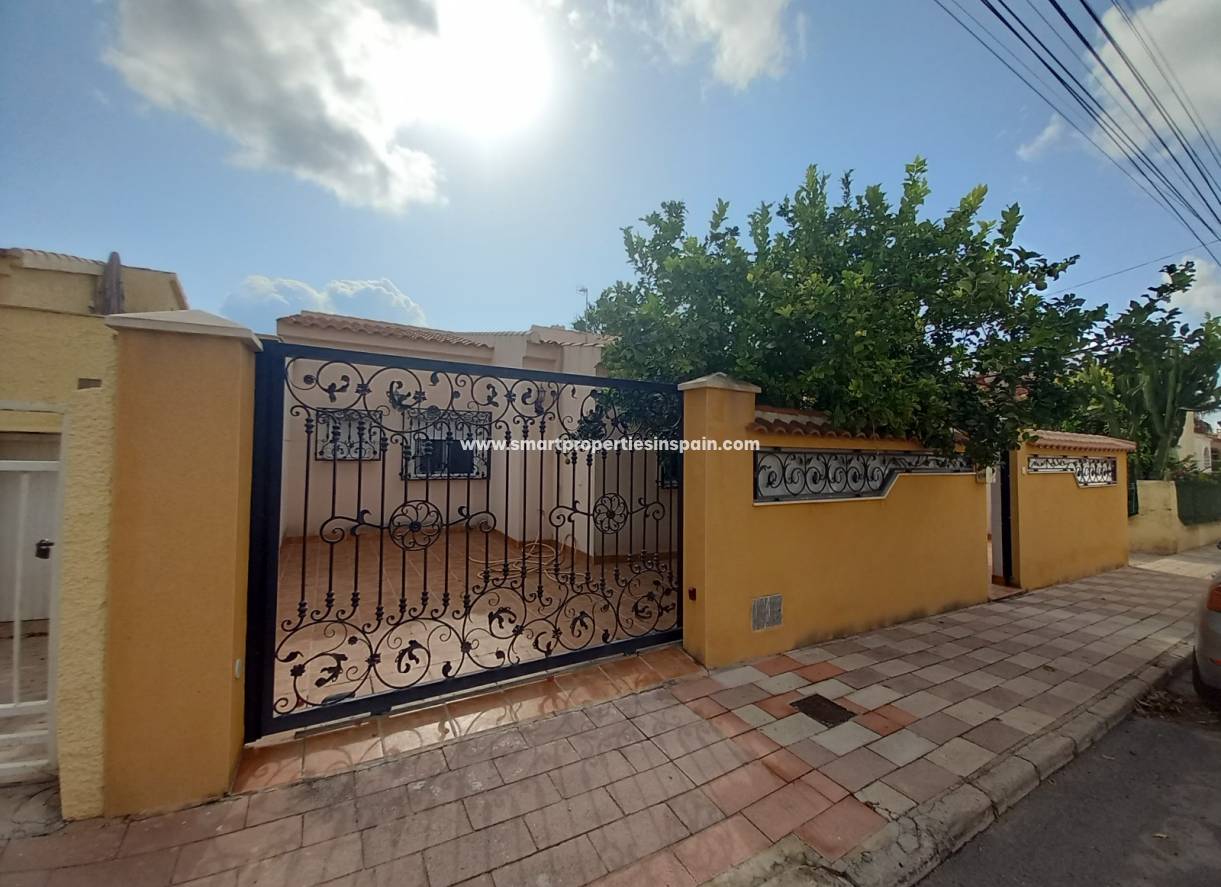 Wederverkoop - Detached Villa - La Marina - Urbanización La Marina