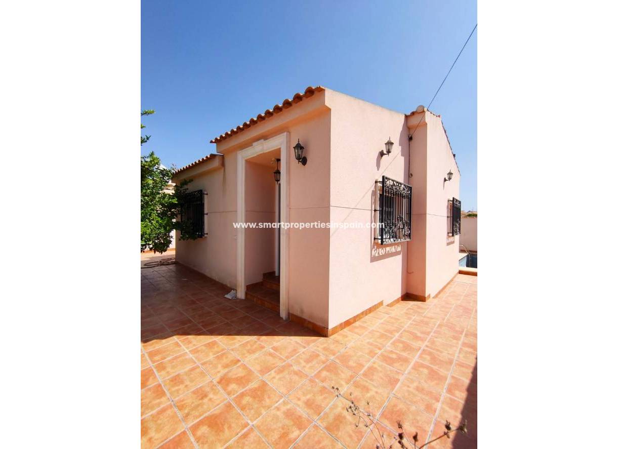 Wederverkoop - Detached Villa - La Marina - Urbanización La Marina