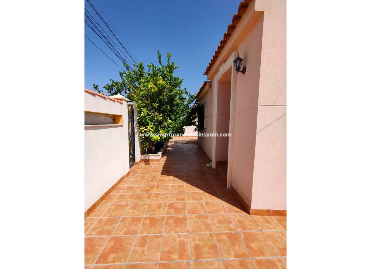 Wederverkoop - Detached Villa - La Marina - Urbanización La Marina