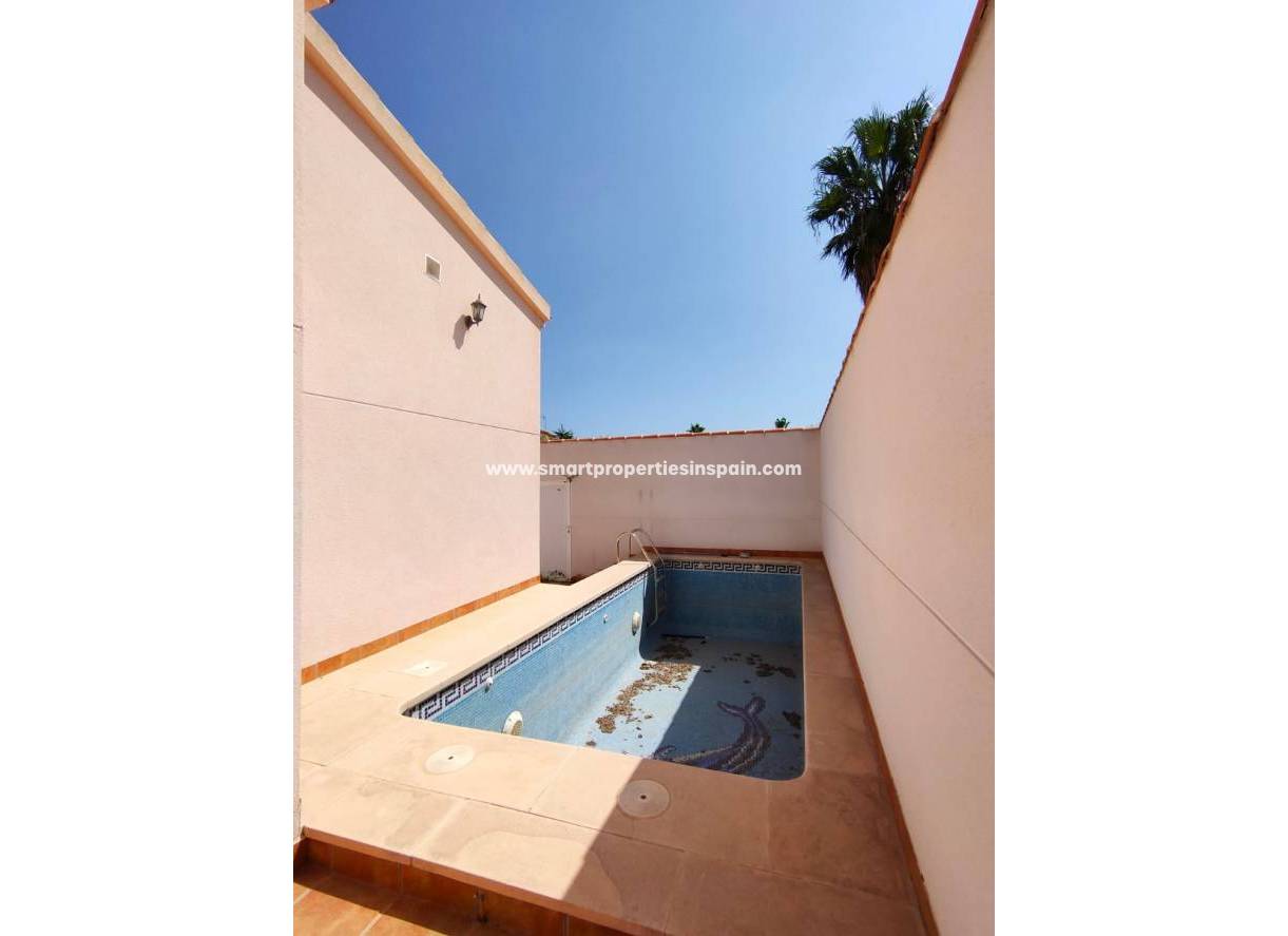 Wederverkoop - Detached Villa - La Marina - Urbanización La Marina