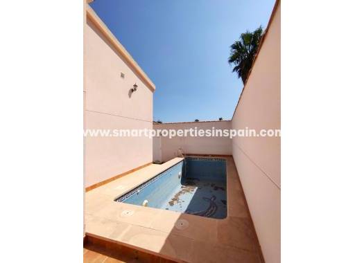 Wederverkoop - Detached Villa - La Marina - Urbanización La Marina