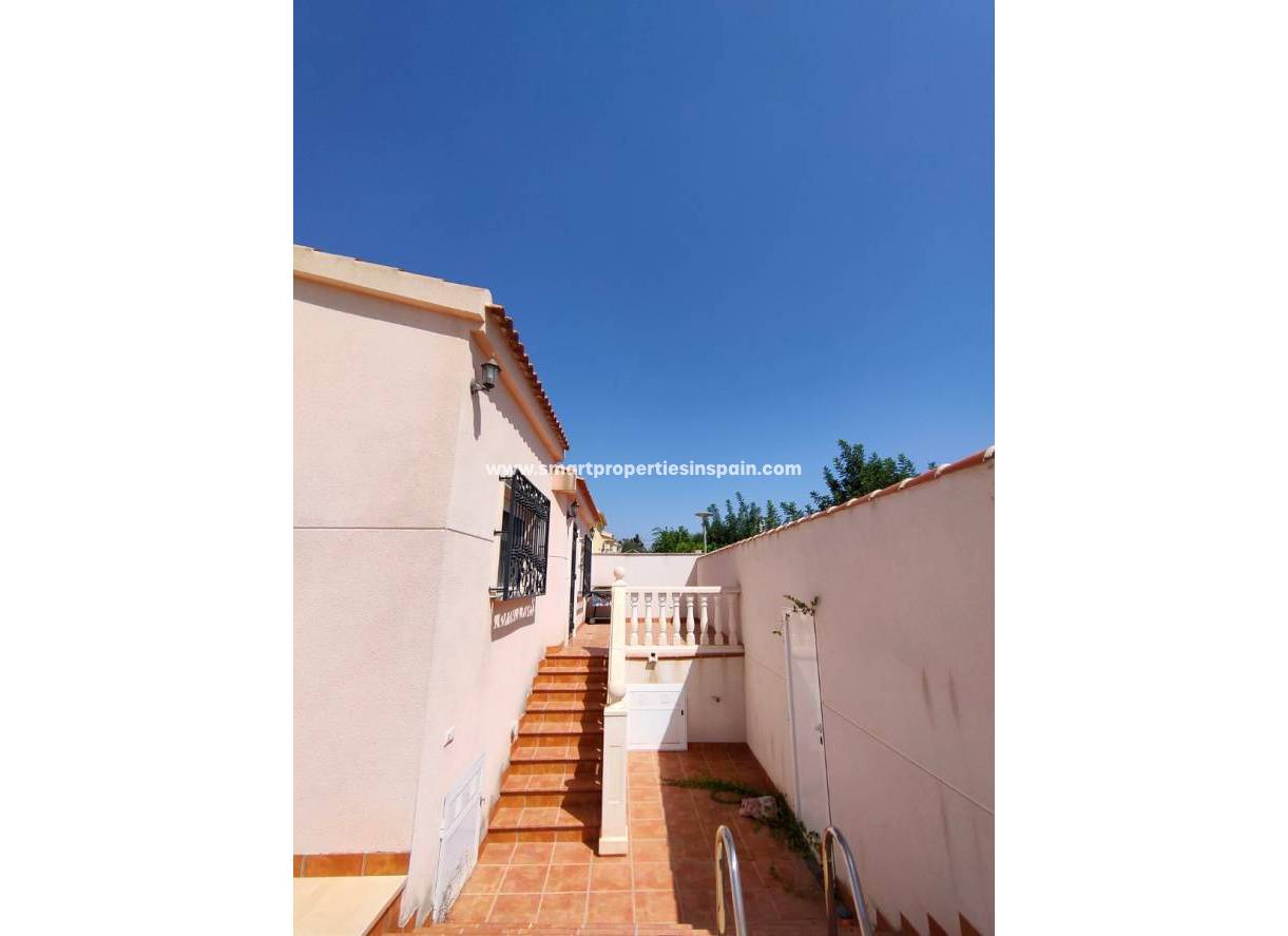 Wederverkoop - Detached Villa - La Marina - Urbanización La Marina