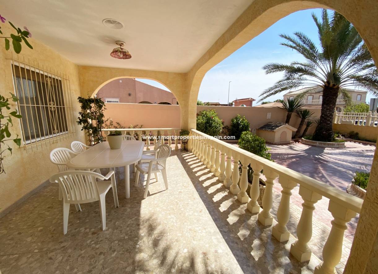 Wederverkoop - Detached Villa - La Marina - Urbanización La Marina