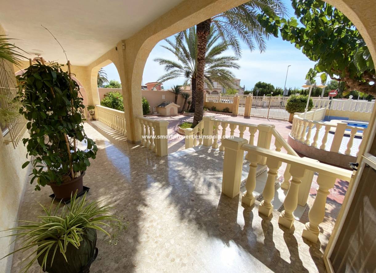Wederverkoop - Detached Villa - La Marina - Urbanización La Marina