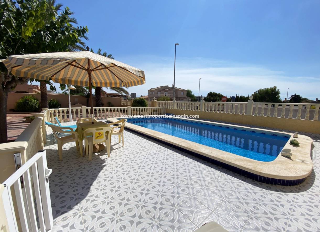 Wederverkoop - Detached Villa - La Marina - Urbanización La Marina