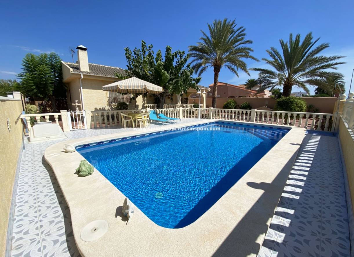 Wederverkoop - Detached Villa - La Marina - Urbanización La Marina