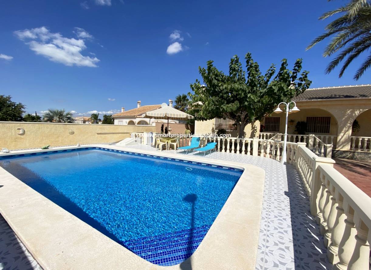 Wederverkoop - Detached Villa - La Marina - Urbanización La Marina