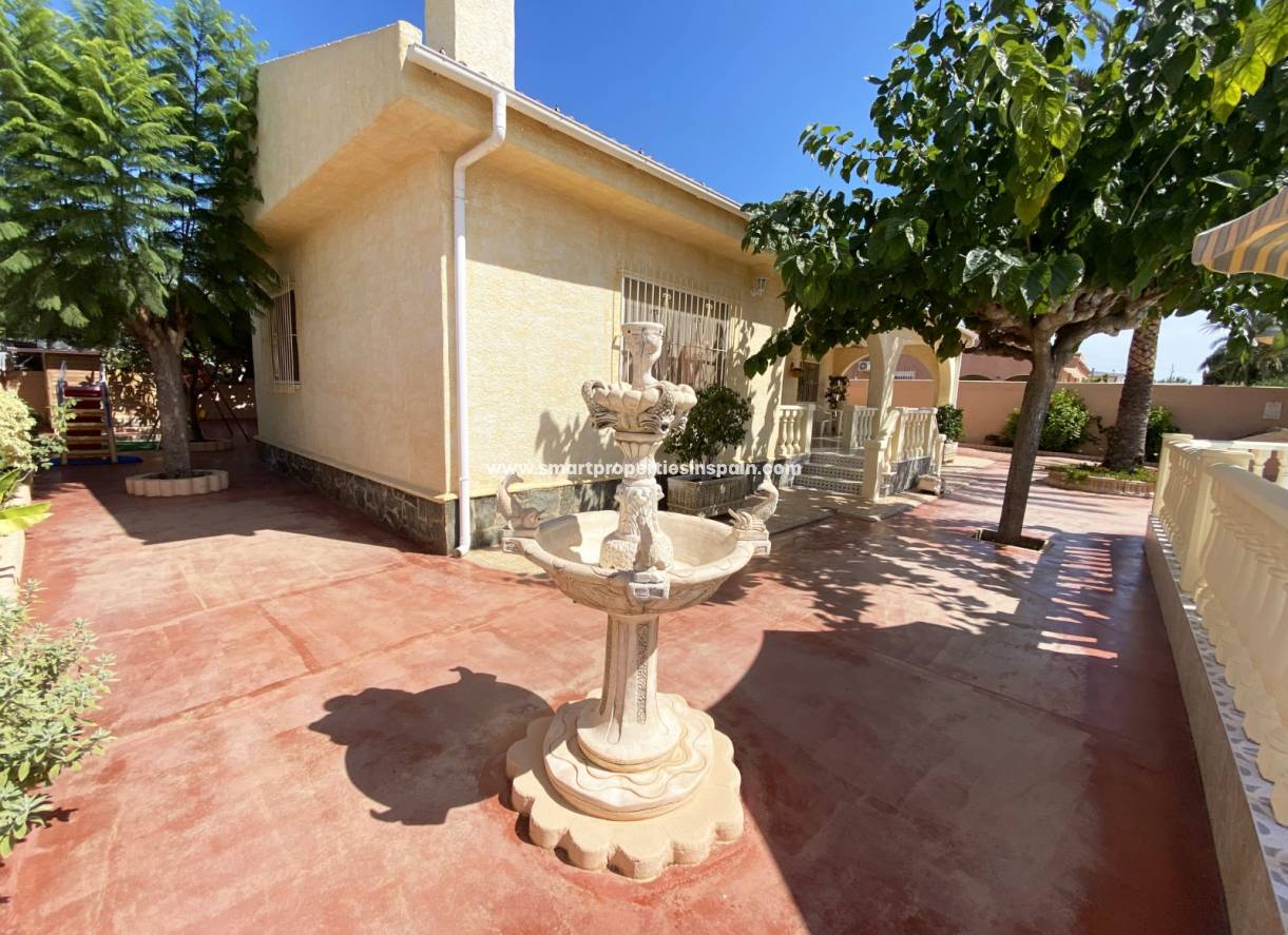 Wederverkoop - Detached Villa - La Marina - Urbanización La Marina