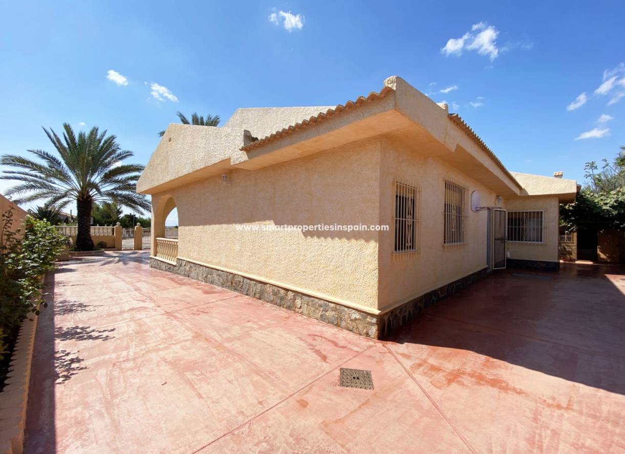 Wederverkoop - Detached Villa - La Marina - Urbanización La Marina