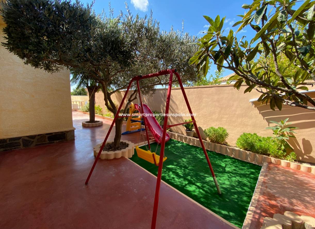 Wederverkoop - Detached Villa - La Marina - Urbanización La Marina