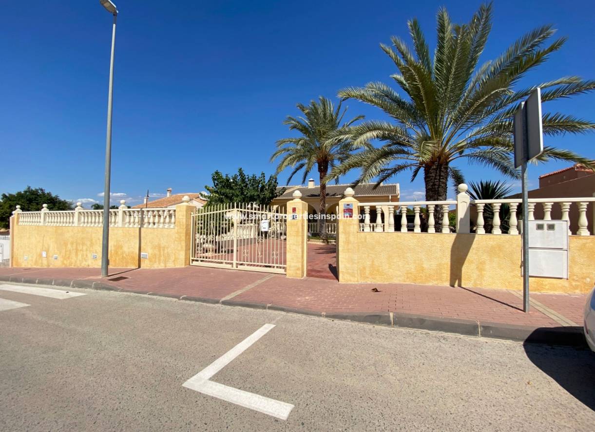 Wederverkoop - Detached Villa - La Marina - Urbanización La Marina