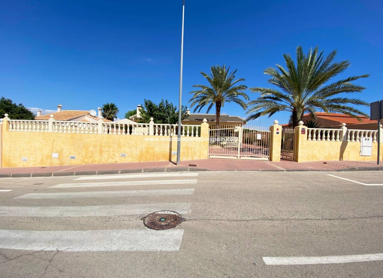 Wederverkoop - Detached Villa - La Marina - Urbanización La Marina