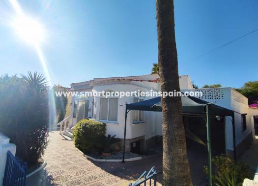 Wederverkoop - Detached Villa - La Marina - Urbanización La Marina