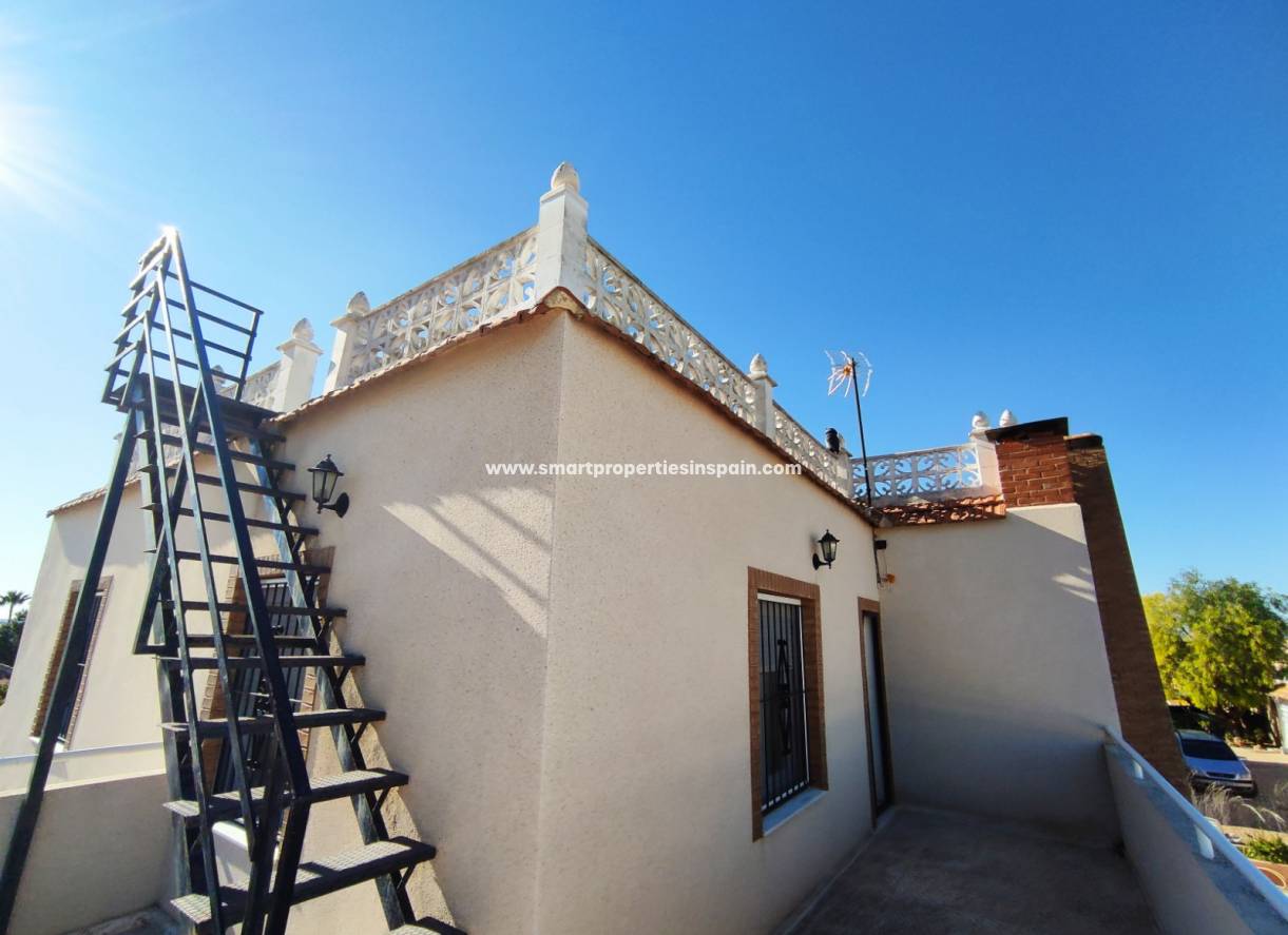 Wederverkoop - Detached Villa - La Marina - Urbanización La Marina