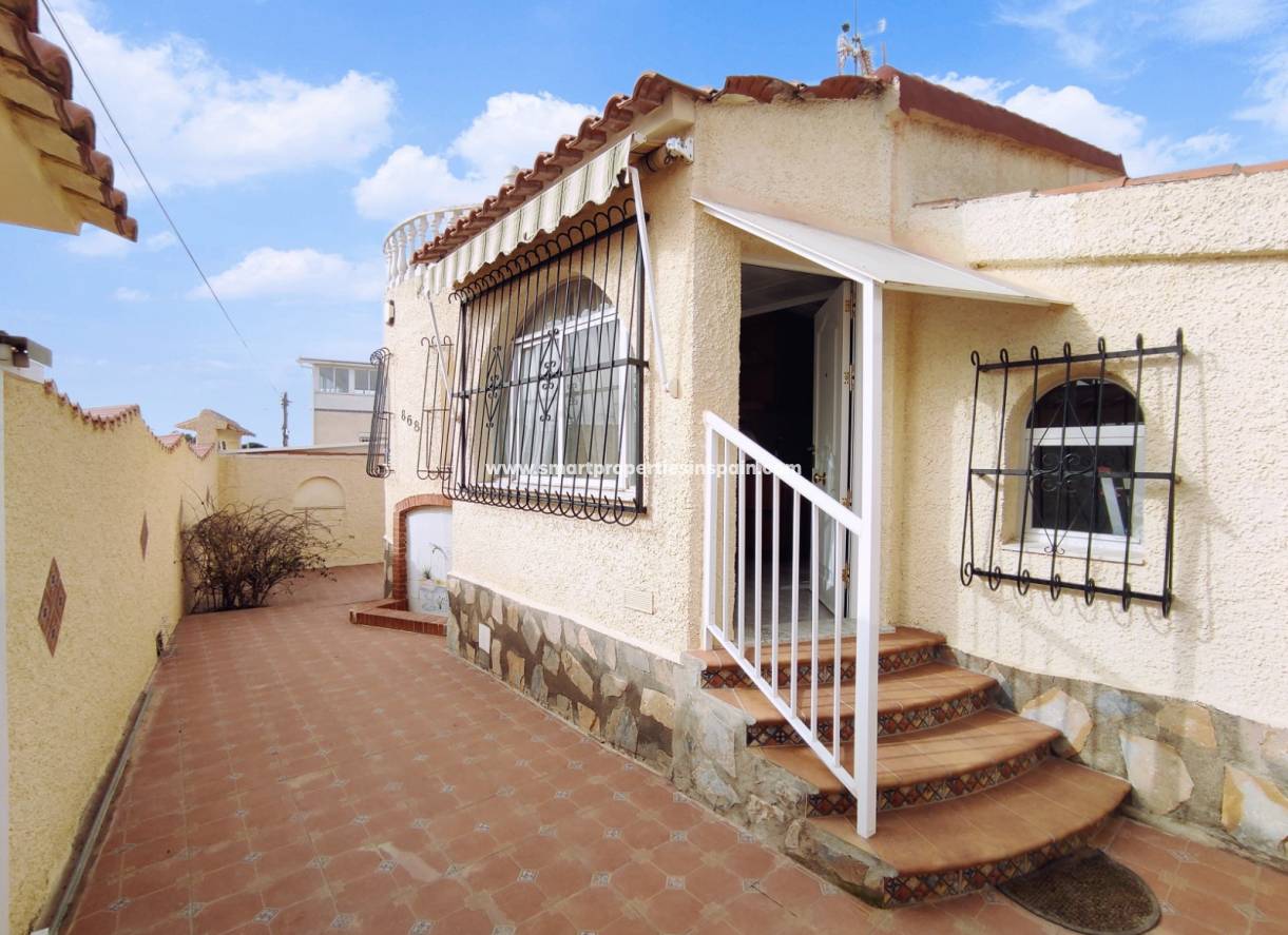 Wederverkoop - Detached Villa - La Marina - Urbanización La Marina