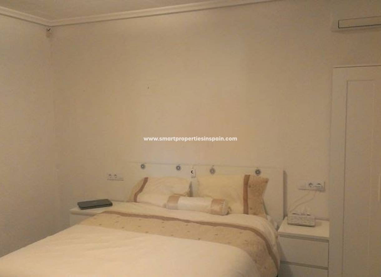 Wederverkoop - Detached Villa - La Marina - Urbanización La Marina