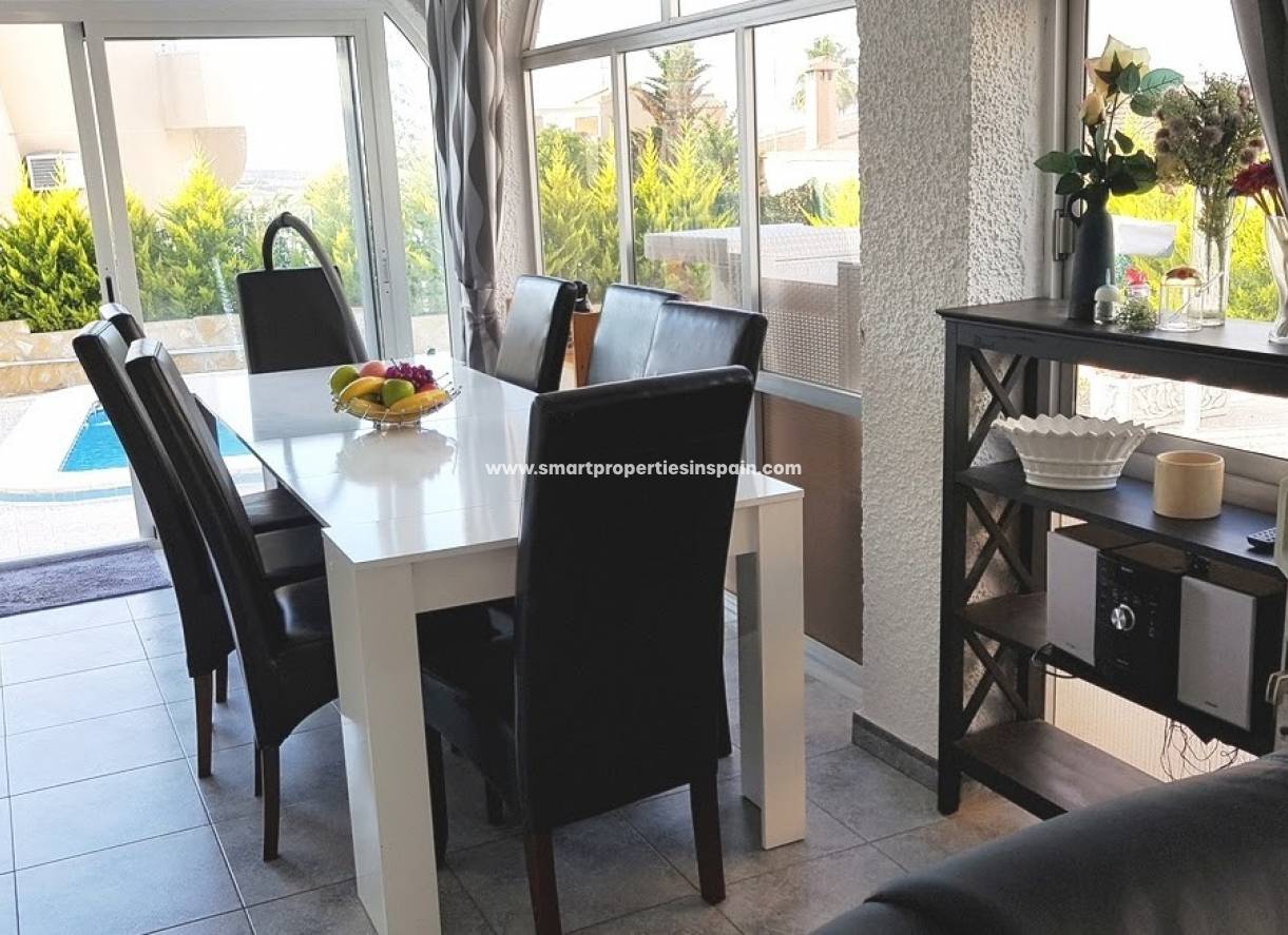 Wederverkoop - Detached Villa - La Marina - Urbanización La Marina