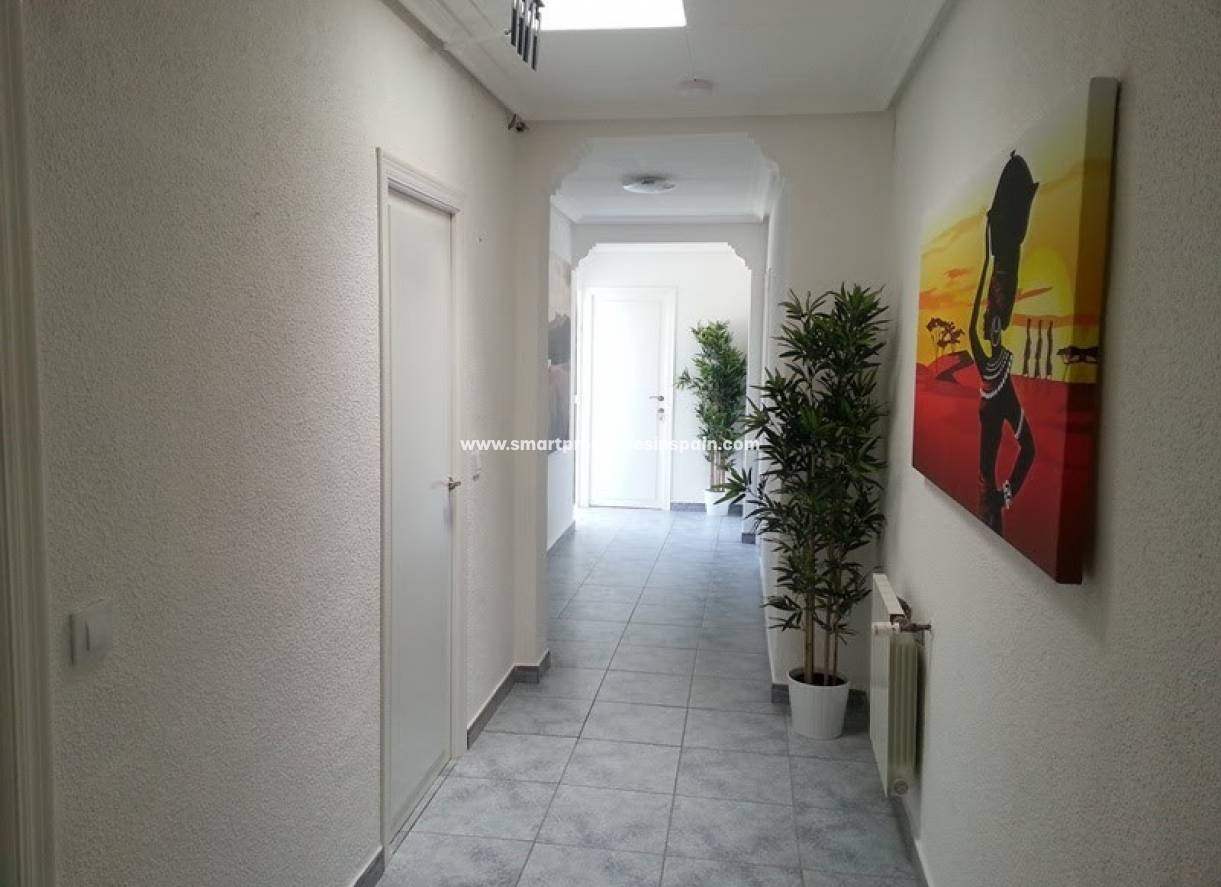 Wederverkoop - Detached Villa - La Marina - Urbanización La Marina