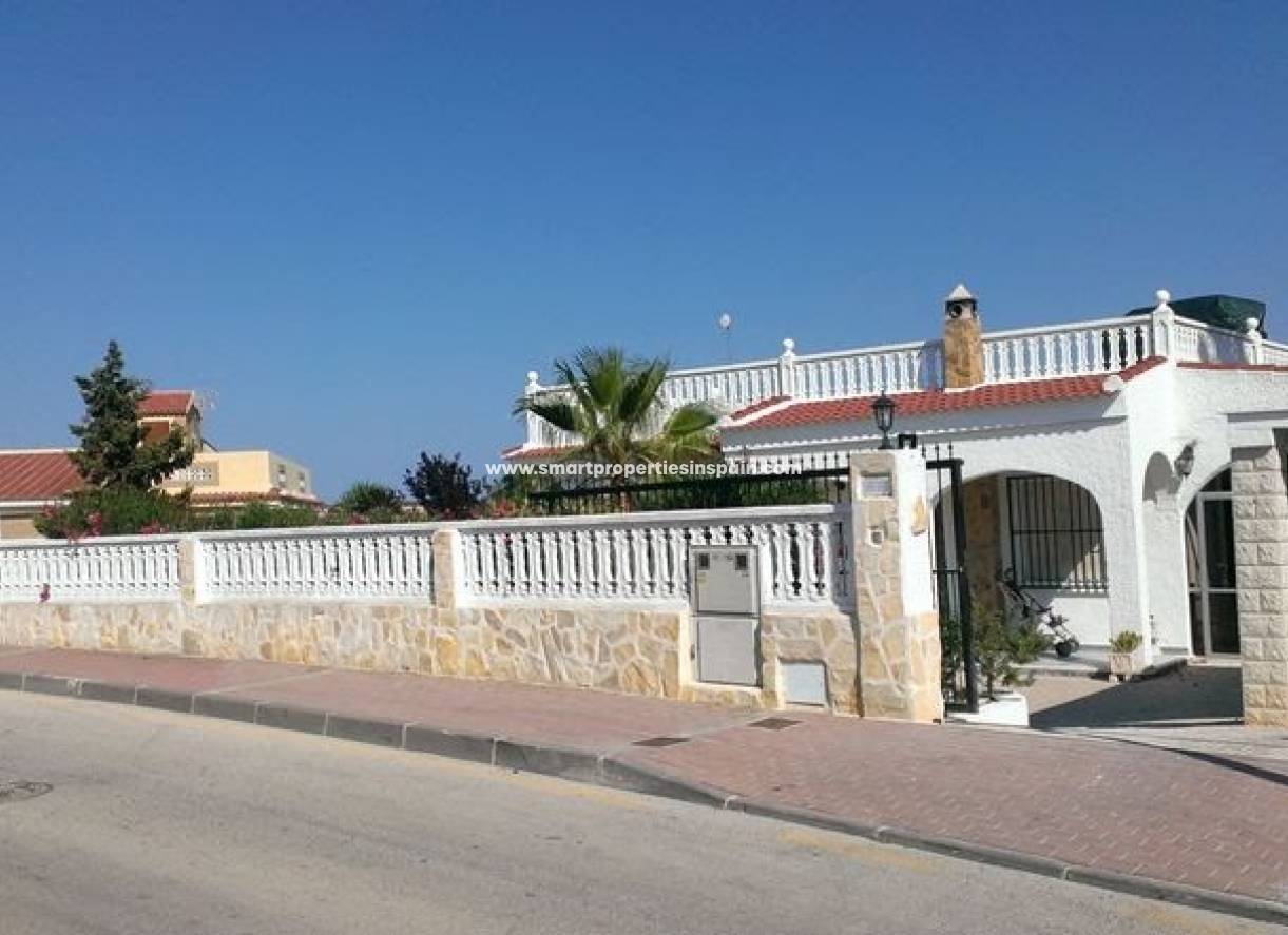 Wederverkoop - Detached Villa - La Marina - Urbanización La Marina