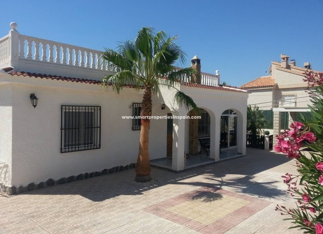 Wederverkoop - Detached Villa - La Marina - Urbanización La Marina