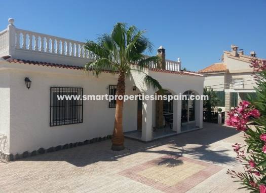 Wederverkoop - Detached Villa - La Marina - Urbanización La Marina